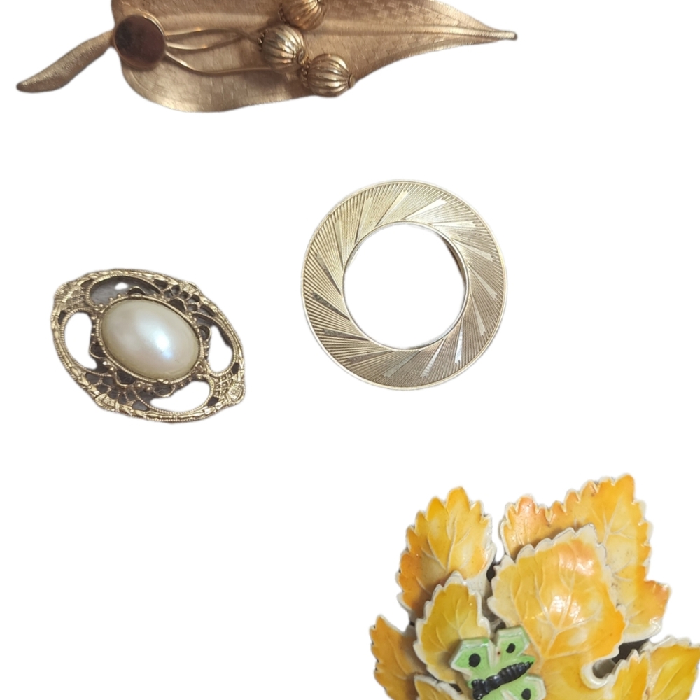 Lot of 4 vintage brooches‎